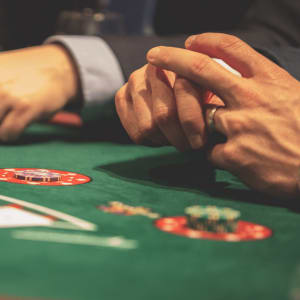 Dvi populiariausios tikrÅ³ pinigÅ³ pokerio programos, skirtos â€žAndroidâ€œ.